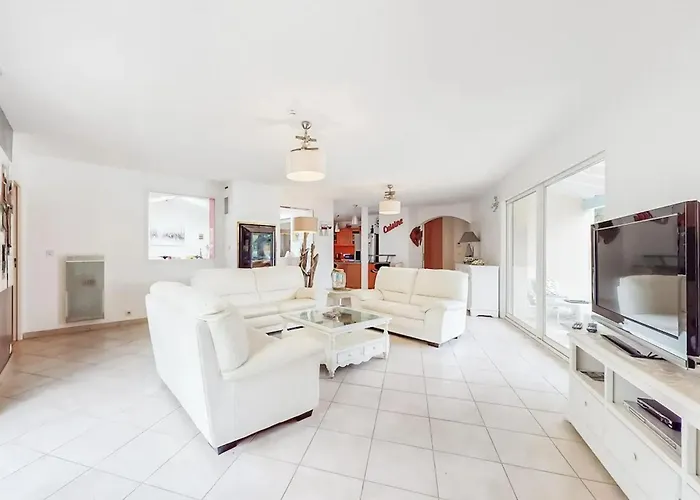 Pittoresque à Meschers-sur-gironde, Piscine Privée Villa